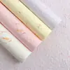 Fábrica de Papel de Algodón con Pétalos en Relieve Papel de Envoltura de Flores al por Mayor para el Día de la Mujer, Día de la Madre, Papel de Envoltura para Ramos del Día de la Mujer