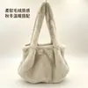 Bolsa de mão de pelo sintético de raposa, grande capacidade para o dia a dia, entrega direta disponível, bolsa tote de pelúcia feminina, bolsa peluda plissada estilo coreano