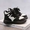 Zapatos Deportivos para Niñas 2026 Otoño/Invierno Nuevo Estilo Niños Versátiles Zapatos de Tabla Zapatos Individuales Estudiantes Femeninas Más Terciopelo Cálidos Zapatos Casuales