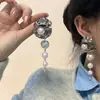 Pendientes de perla exagerados elegantes pendientes dorados diseño de nicho estilo retro de Hong Kong pendientes de época para mujer