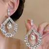 Aretes de aguja plateada con diamantes, borlas geométricas de perlas, ultra brillantes, lujosos y exquisitos, personalizados y elegantes, aretes de alta gama