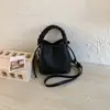 Bolsa de Ombro Feminina Estilo Balde Transfronteiriça Nova Coleção Primavera/Verão 2026 Versátil de Ombro Único Transversal Bolsa de Mão Tecida de Alta Qualidade para o Dia a Dia Feminina