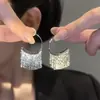 Brincos Prateados Modernos com Franjas Liga de Cobre Femininos Estilo Coreano Ornamentos de Orelha Design de Nicho Senso de Temperamento Versátil para o Trabalho Acessórios