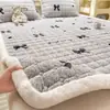 2026 Nueva Sábana de Leche Polar Pieza Única Invierno Dormitorio Persona Sola Acolchado de Terciopelo Espesado Cubierta de Cama Protector de Colchón de Polar Coral