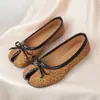 Nuevos zapatos casuales de importación con lazo y estampado de leopardo, sin cordones, punta redonda poco profunda, punta dividida plana, para mujer, otoño 2026