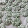 Colgante de Jade A de Myanmar al por mayor para Hombres y Mujeres Marca Dragón Guan Gong Guanyin Buda Colgante de Jade Verde Fuente en Vivo