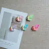 Nuevos accesorios de resina de flores y mariposas de colores, directo del fabricante, pinzas para el pelo de chica con pegamento de crema para bricolaje, llaveros y zuecos