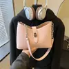 Nuevo Bolso de Axila Rosa Exquisito de Alto Valor para Mujer, Bolso de Hombro con Cadena Versátil, Bolso de Alta Gama para el Trabajo, Primavera 2026