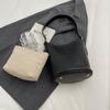 Bolso de mano de diseño de nicho para mujer, verano 2024, nuevo, moderno, tipo cubo, bandolera, combinable.