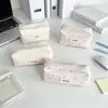 Estuche de lápices de lunares estilo coreano, bolsa de almacenamiento de tela linda y de tono cremoso, elegante y atractiva, perfecta para niñas jóvenes, una bolsa de lona de mano
