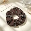 Scrunchies de Tela Estilo Vintage al por Mayor, Cintas para el Cabello Coreanas con Bordado Floral a Cuadros, Suministro para Tiendas de Accesorios, Directo de Fábrica