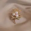 Broche de Folha de Pérola e Strass Estilo 2026, Broche de Casaco de Luxo de Alta Qualidade, Acessório para Suéter, Broche de Joia