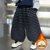 2449 Calças de Inverno para Meninos Estilo Coreano Calças Listradas com Forro de Lã 2026 Novas Calças Harem Espessas para Crianças Calças de Moletom Esportivas