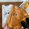 Camiseta Bangcheng para Niños 2026 Otoño Nueva para Niños Caricatura Letra Manga Larga Camiseta Base Versátil Ropa para Niños Clase A
