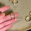 Anel Dupla Camada com Nó para Mulheres, Estilo Ins de Luxo Leve, Sensação de Alto Padrão, Elegante e Versátil, Joia de Anel com Esmalte Dourado