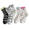 Nuevos Calcetines Clásicos de Algodón Gris Sin Costuras de Estilo Europeo para Todas las Estaciones con Lazo de Cinta para Mujer 2025
