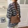 Bolsa Casual Retro para o Trabalho de Grande Capacidade Feminina 2026 Nova Outono Pequena Quadrada de Nicho Elegante de Alto Valor Bolsa de Ombro