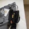 Bolsa Feminina Nova da Moda Verão 2025 Casual Nicho Simples Elegante Bolsa Balde Bolsa de Mão Cesta Única