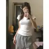 Camiseta Feminina de Manga Curta com Ombros Normais, Novo Verão 2026 Estilo Americano, Cintura Marcada, Caimento Justo, Top de Meia-Manga que Valoriza a Silhueta