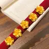 2025 Nuevo Anillo de Flor Pequeña Color Arena Dorada Diseño de Nicho para Mujer Anillo de Flor Abierta Dulce Suministro en Vivo