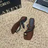 Nuevas Chanclas Metálicas Casuales de Diseño con Estilo Francés, Cómodas y Elegantes, Set Rojo, Moda de Verano 2026