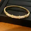 Pulseira com fecho quadrado de zircônia banhada a ouro 18K, requintada e única, versátil e elegante, joia de nicho de luxo leve