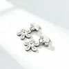 Nuevos Exquisitos Pendientes de Flor Blanca Incrustados de Diamantes, Elegantes y Sencillos, Pendientes de Clip Versátiles para Mujeres Sin Perforaciones