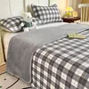26 Juego Nuevo de Cubrecama de Tres Piezas Leche Polar Engrosado Uso por Ambos Lados Suave Agradable a la Piel Lavable Ropa de Cama para el Hogar Cubrecama