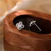 Brincos de Prata Esterlina S999 com Design Vazado de Trevo de Quatro Folhas com Zircônia Francesa para Mulheres, Design de Nicho, Luxo Acessível e Brincos de Alta Qualidade