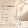 Porta-velas de baixo perfil luxuoso com haste de vidro transparente e base de cera, ideal para criar ambiente na mesa de jantar com velas perfumadas