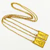 Un Collar con Colgante Cuadrado con Diseño Grabado. Versátil collar de acero inoxidable con etiquetas en ambos lados ( # 2 # 3)
