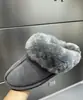 Botas de Neve Cinzas de Couro Genuíno com Solado Grosso para Mulheres, Novos Sapatos Peludos de Inverno 2026, Forrados com Lã, Espessados, Quentes e Versáteis Sapatos de Algodão