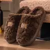 Chinelos de algodão de inverno femininos 2026 novo estilo para casa, chinelos de pelúcia com sola grossa, com toque macio e acolchoado, estilo masculino para o inverno