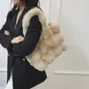 Bolsas Otoño e Invierno Bolsos de Felpa Moda Coreana de Moda Bolsos de Hombro Versátiles Bolsos de Felpa Lindos Fabricante Venta al por Mayor