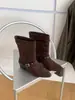 Primeiro Encontro Outono Inverno Camurça Estilo Cowboy Ocidental Rebite Botas Martin Femininas Tendência Cool Fashionable Streetwear Novo Estilo Panturrilha Larga
