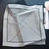 Pañuelo Cuadrado Pequeño 100% Seda de Morera, Versátil y de Alta Gama Profesional Decorativo para el Cuello, Adecuado para Combinar con Camisas, Bufanda de Primavera y Otoño