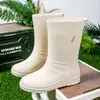 Botas de lluvia para mujer de nuevo estilo transfronterizas, adultas, engrosadas, a la moda, bonitas, botas de lluvia elegantes, zapatos de agua de invierno, zapatos de goma, venta al por mayor