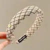 Faixa de cabelo xadrez de cetim para mulheres, faixa de cabelo antiderrapante para outono e inverno, uso diário, faixa de cabelo para lavar o rosto, acessório de cabelo de coroa alta