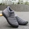 Botas de neve curtas para outono e inverno, sapatos de algodão slip-on, pelúcia grossa, uso duplo para casa e exterior, sapatos quentes