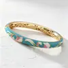 Nuevo Pulsera de Esmalte Estilo Chino con Patrón de Hierba Rizada, Artesanía de Esmalte Goteado Hueco, Disponible en Múltiples Colores, Al por Mayor en Stock, Pulsera de Estilo Nacional