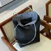 Nova Bolsa Tote de Veludo Dupla Face para Mulheres, Grande Capacidade, Versátil, Fashion, Retrô, Estilo Casual, Bolsa de Ombro para Trabalho e Deslocamento