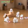 Miniatura de West Highland White Terrier, un perrito lindo en movimiento, perfecto para decoraciones DIY de casas de muñecas y como un pequeño adorno de escritorio