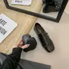 Sapatos rasos de couro estilo britânico para mulheres, nova coleção de outono, incrivelmente estilosos e populares, sapatilhas Mary Jane, perfeitos para ir ao trabalho e para o dia a dia