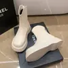 Botines de Moda Versátiles para Mujeres Petites 2025 Estilo Europeo Puntera Cuadrada que Aumentan la Altura Suela Gruesa Modernos Botines Tobilleros para Combinar con Faldas