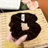 Scrunchie Nuevo Estilo Francés Color Sólido Versátil Lazo para Cola de Caballo Cuerda para Moño Otoño e Invierno Accesorio de Pelo de Alta Gama Estuche de Cuero