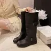 Hebilla de cinturón de cuero retro desgastada botas de motocicleta hasta la rodilla para mujer 2025 otoño nuevo tacón grueso botas de media pantorrilla ropa de trabajo botas largas