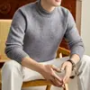 Suéter de punto para hombre con cuello redondo y medio, engrosado para el calor del invierno, capa base de punto, simple y casual, top versátil