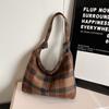 Comércio exterior este ano estilo popular bolsa xadrez feminina 2024 outono e inverno nova bolsa de ombro retrô lazer viajante
