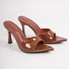 Pantuflas de tacón alto abiertas de estilo europeo y americano, elegantes y francesas, modelo nuevo 2026, sandalias de moda de punta fina estilo romano con tacón de aguja para uso en exteriores