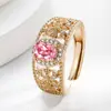 Anillo Abierto de Moda Caliente de Venta Transfronteriza con Piedras Preciosas de Colores Huecas para Mujer, Estilo Vintage Dorado Real Color Champaña Anillo Personalizado de Gama Alta